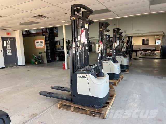 Crown ES 4000 自走式堆積機