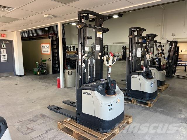 Crown ES 4000 自走式堆積機