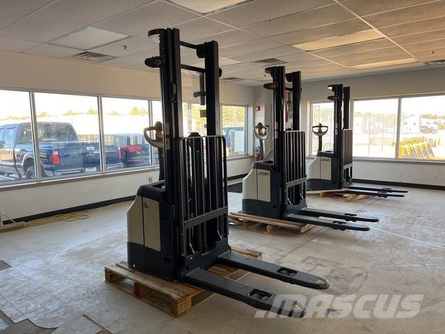 Crown ES 4000 自走式堆積機