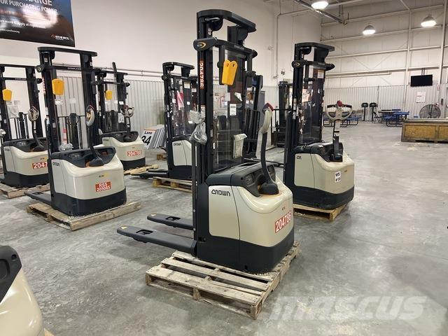 Crown ES 4000 自走式堆積機