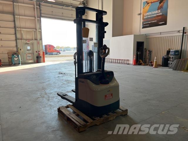 Crown ES 4000 自走式堆積機