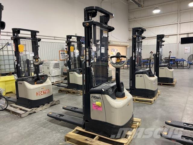 Crown ES 4000 自走式堆積機