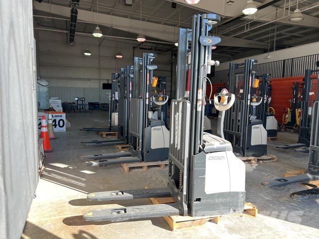 Crown ES 4000 自走式堆積機