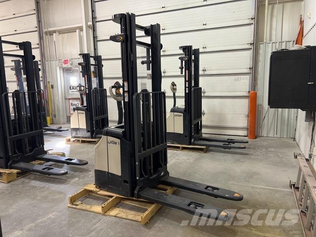 Crown ES 4000 自走式堆積機