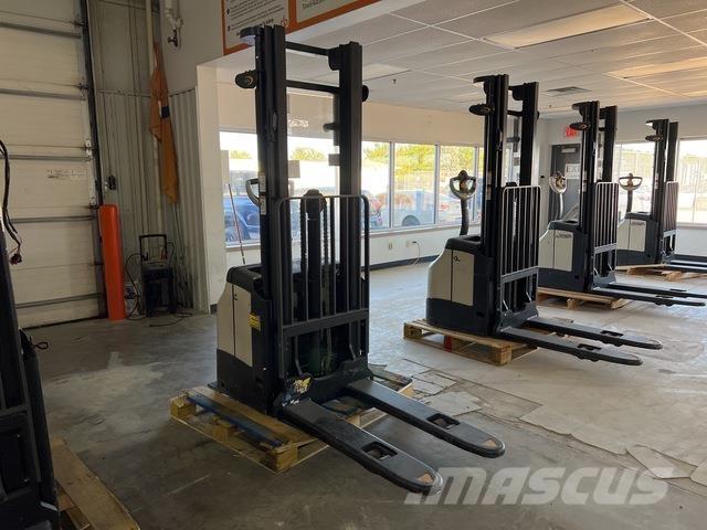 Crown ES 4000 自走式堆積機