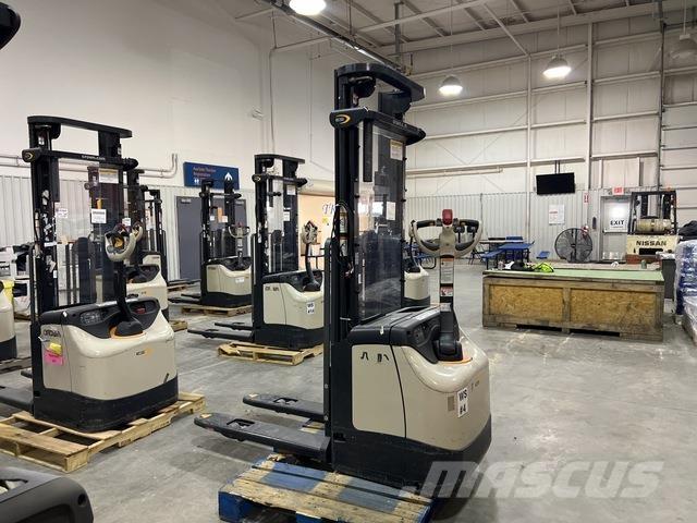 Crown ES 4000 自走式堆積機