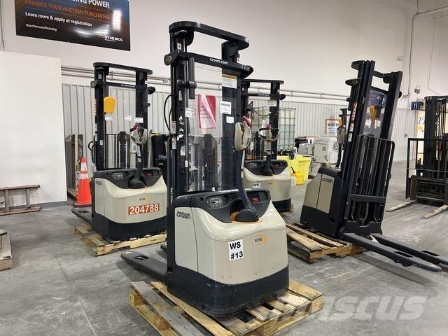 Crown ES 4000 自走式堆積機