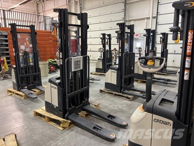 Crown ES 4000 自走式堆積機