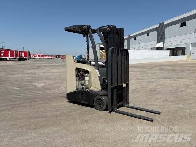 Crown RC5500 電動堆高機
