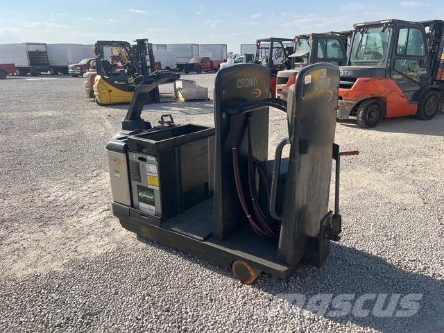 Crown TR4500 牽引車