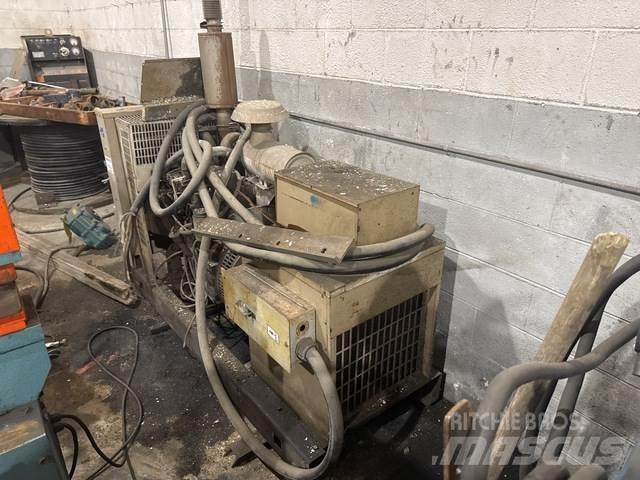 Cummins  柴油發電機