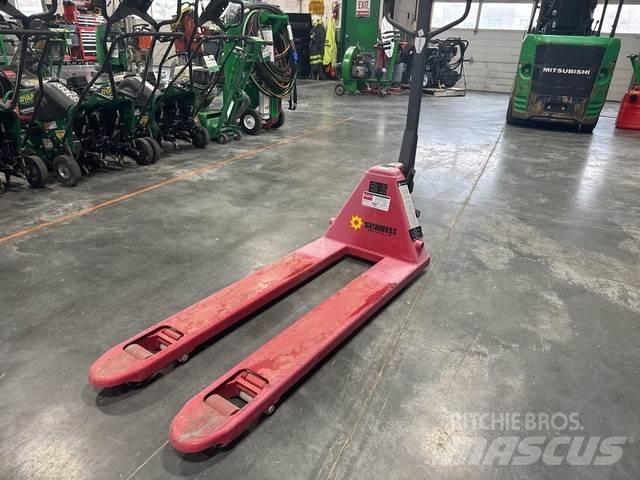 Dayton 2ZE58 手拉式油壓拖板車