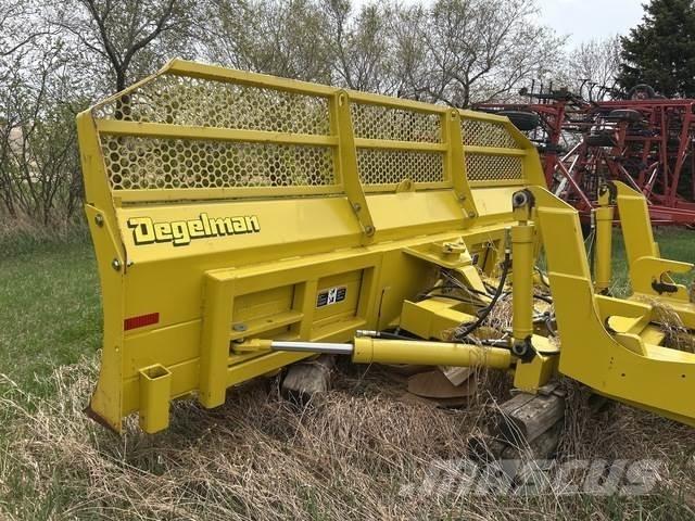 Degelman 6900 輪式推土機