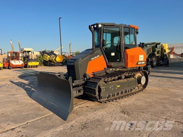 Develon DD100 履帶推土機