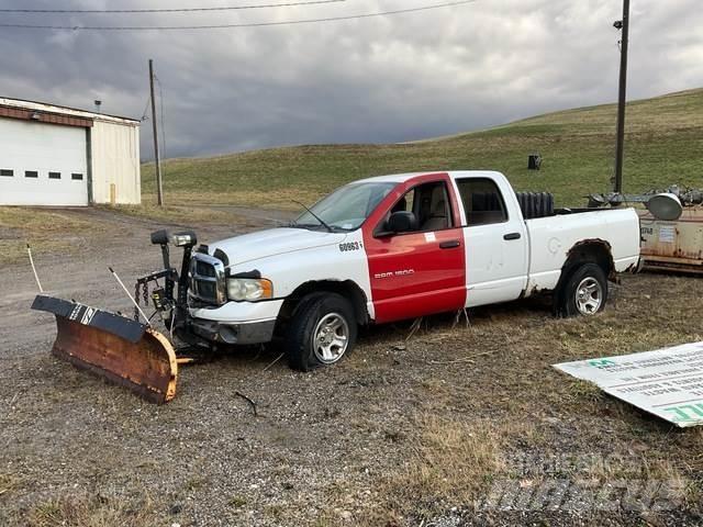 Dodge Ram 1500 刮雪板和犁