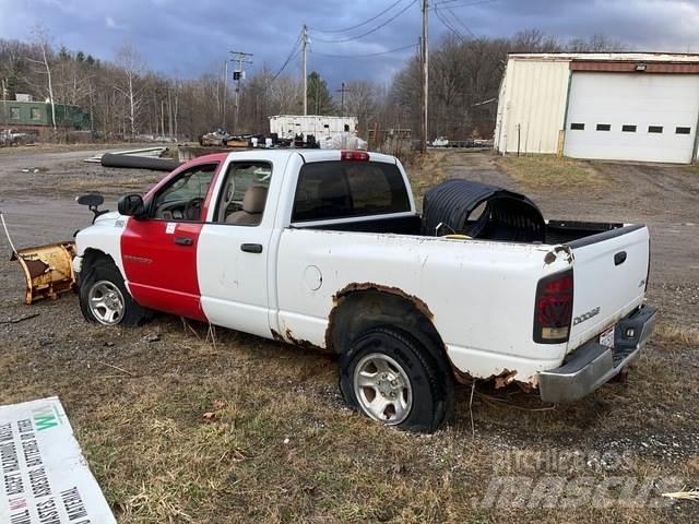 Dodge Ram 1500 刮雪板和犁