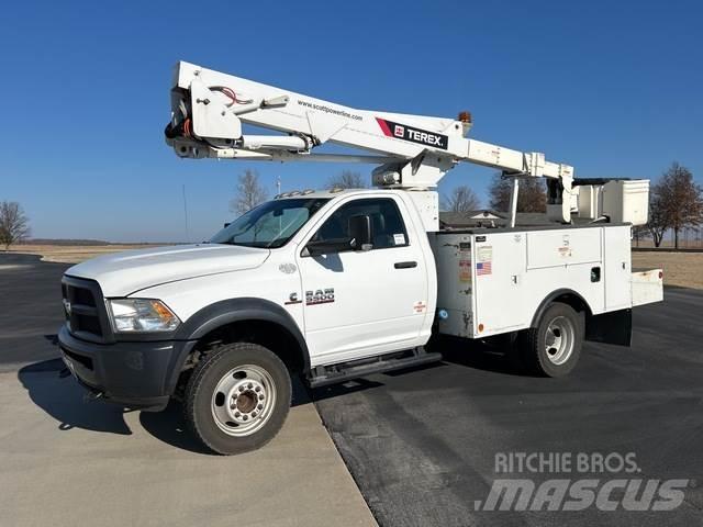 Dodge Ram 5500 卡車裝載高空作業車