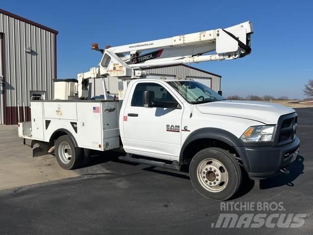 Dodge Ram 5500 卡車裝載高空作業車