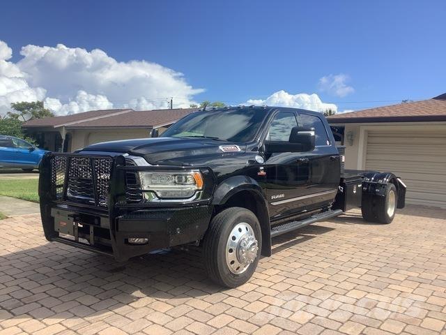 Dodge Ram 5500 鉸接式起吊車
