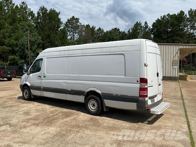 Dodge Sprinter 廂式貨物運輸車