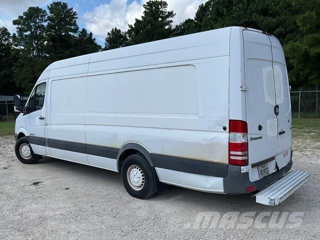 Dodge Sprinter 廂式貨物運輸車
