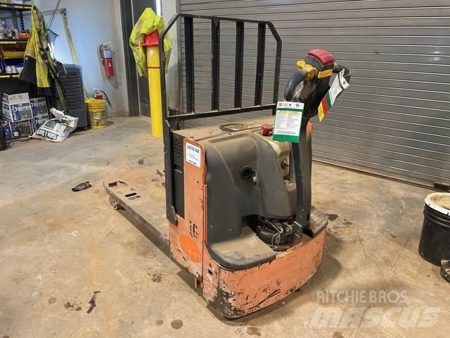 Doosan  手拉式油壓拖板車