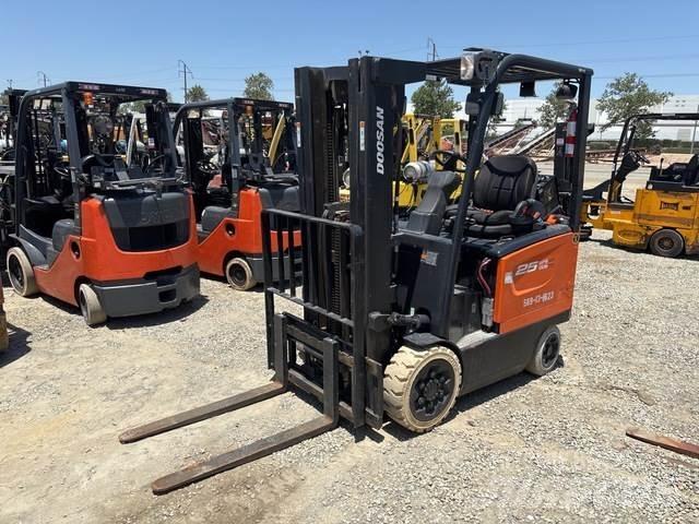 Doosan BC25S-7 電動堆高機