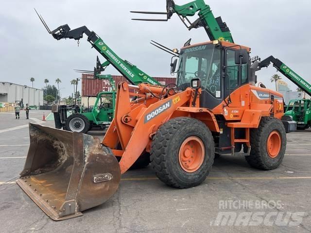 Doosan DL220-5 輪胎式裝載機