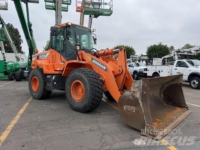 Doosan DL220-5 輪胎式裝載機