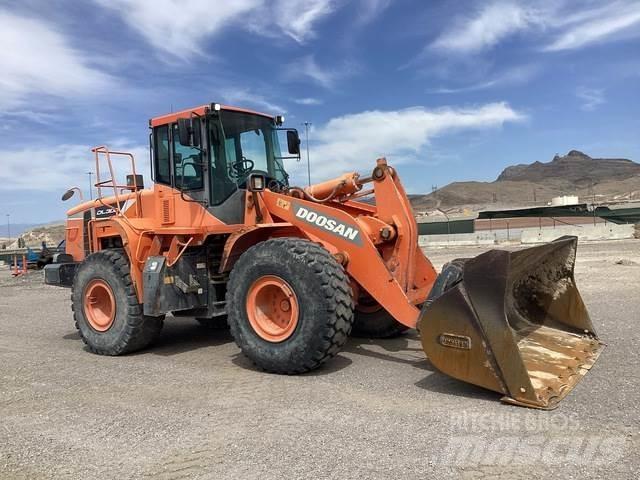 Doosan DL300-5 輪胎式裝載機