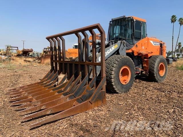 Doosan DL300-5 輪胎式裝載機