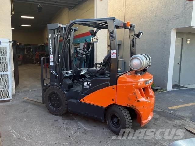 Doosan G25E-7 其他
