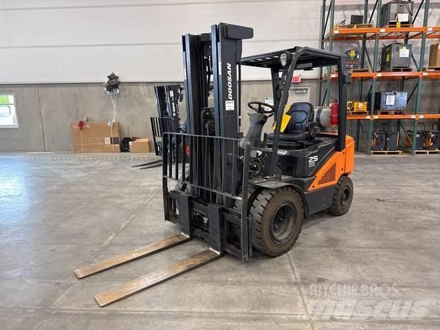 Doosan G25N-7 其他