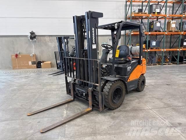 Doosan G25N-7 其他