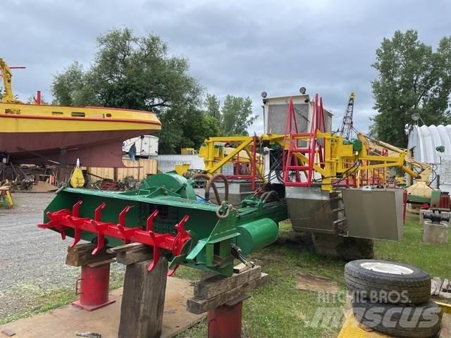  Dredge 挖泥船