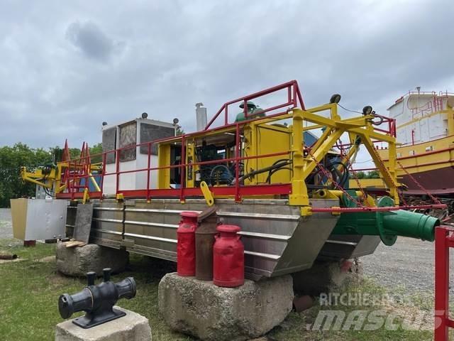  Dredge 挖泥船
