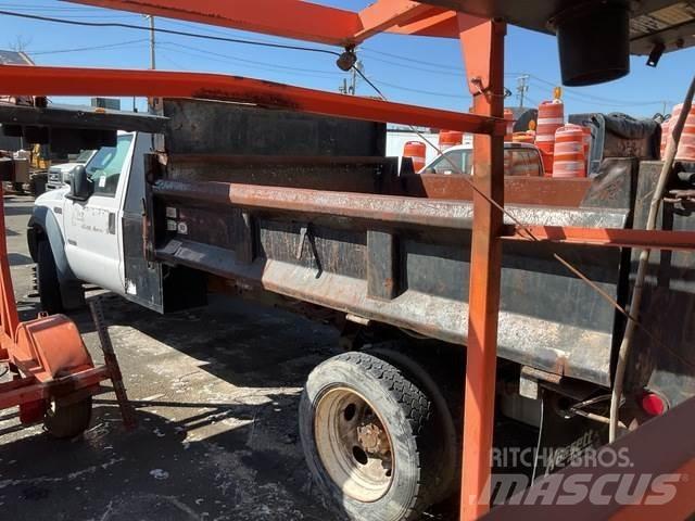 Ford 550 傾卸式卡車
