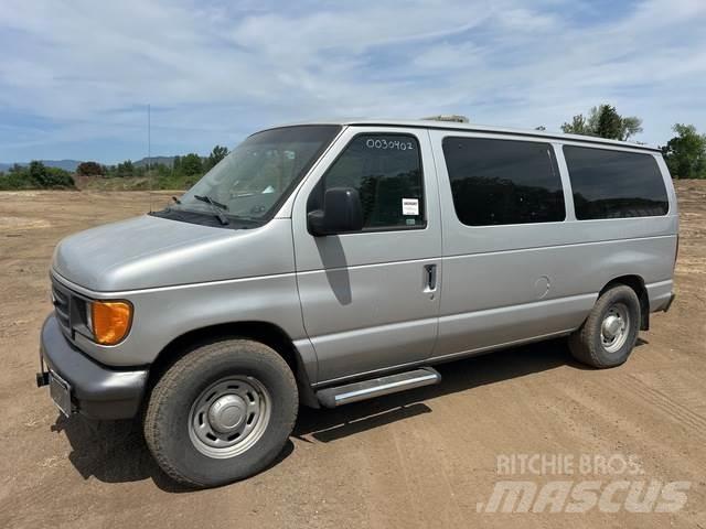 Ford E-150 汽車