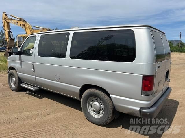 Ford E-150 汽車