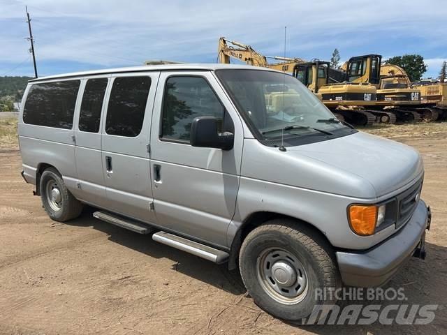Ford E-150 汽車