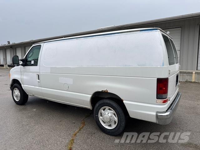 Ford E-150 廂式貨物運輸車