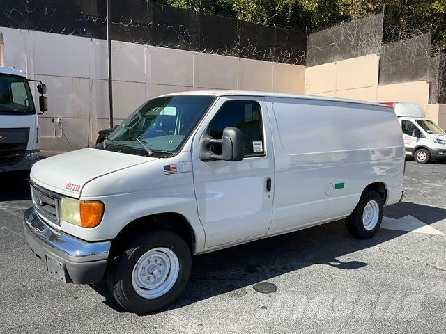 Ford E-150 廂式貨物運輸車