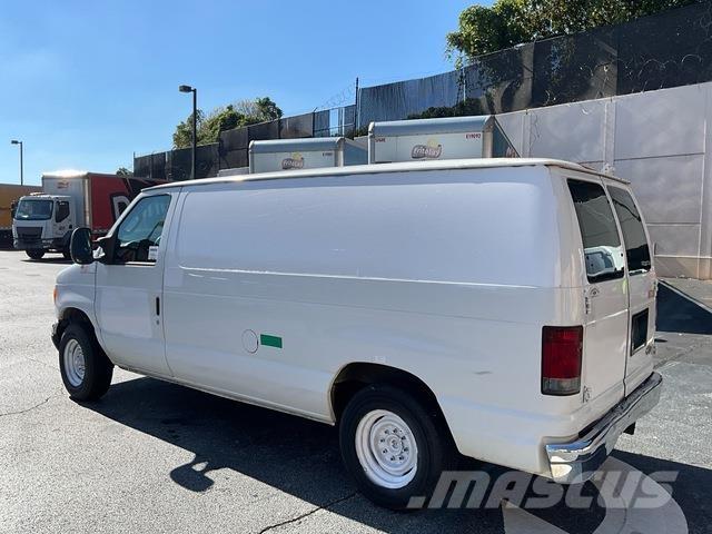 Ford E-150 廂式貨物運輸車
