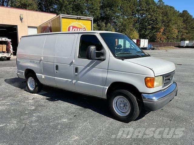 Ford E-150 廂式貨物運輸車