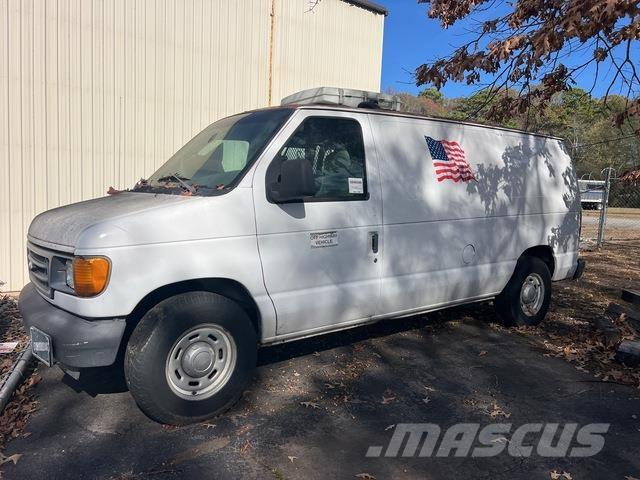 Ford E-150 廂式貨物運輸車