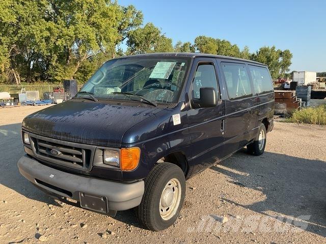 Ford E-150 XL 汽車