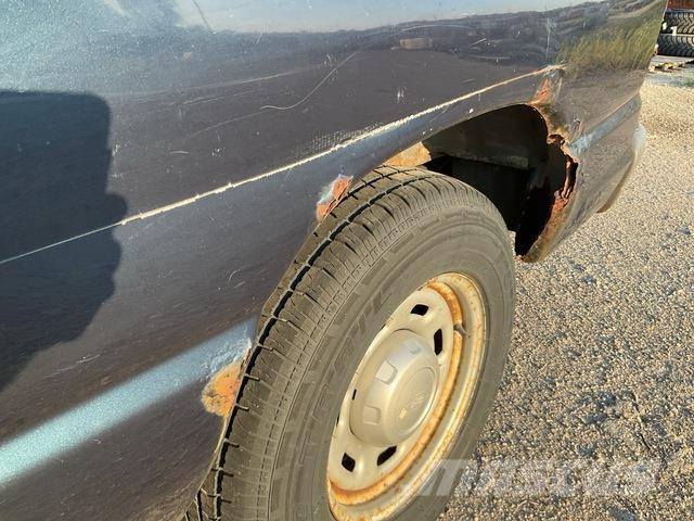 Ford E-150 XL 汽車