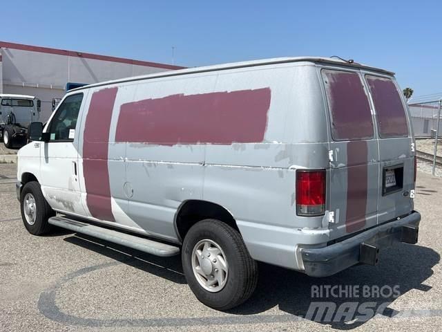 Ford E-250 廂式貨物運輸車