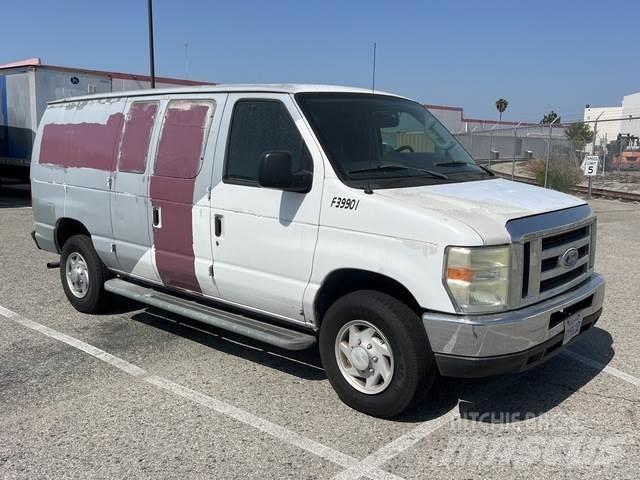 Ford E-250 廂式貨物運輸車