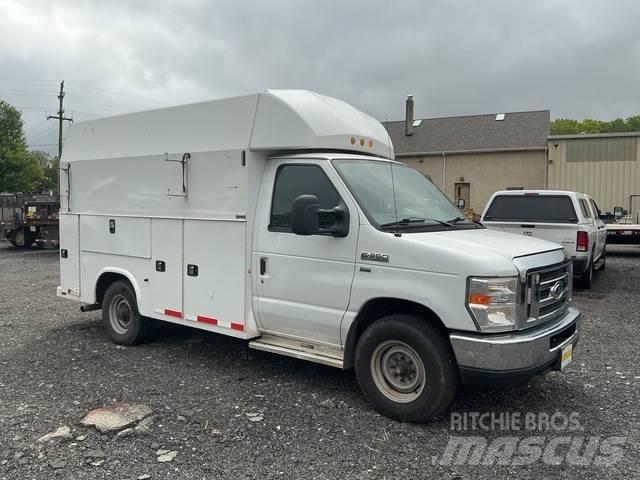 Ford E-350 皮卡.傳統半斗卡車/側卸板